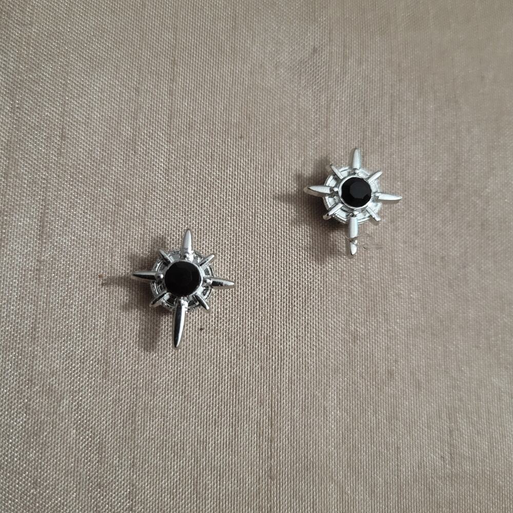 Men's magnetic back black & silver tone star shaped earrings, piercing free